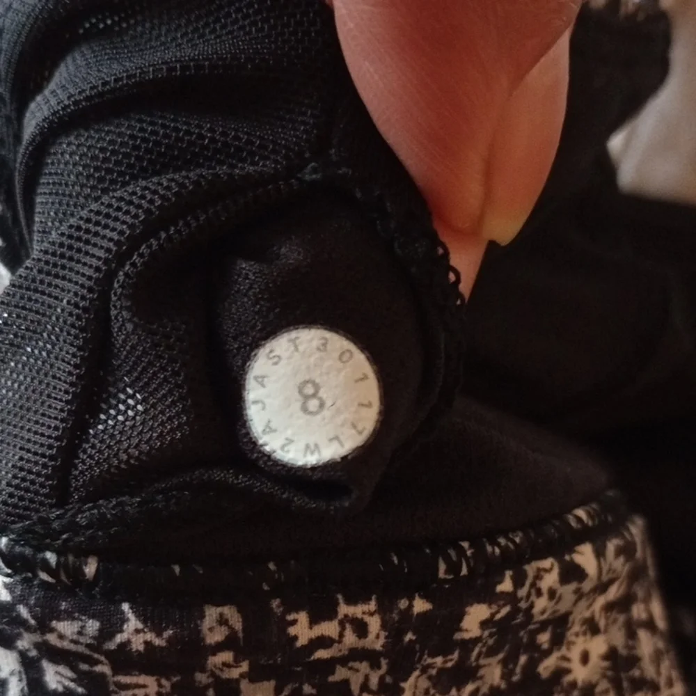 Lululemon‎ Athletica Black and White Crisscross Sports Bra